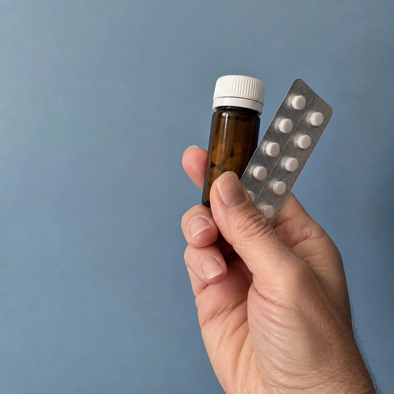 Hand med sömntabletter